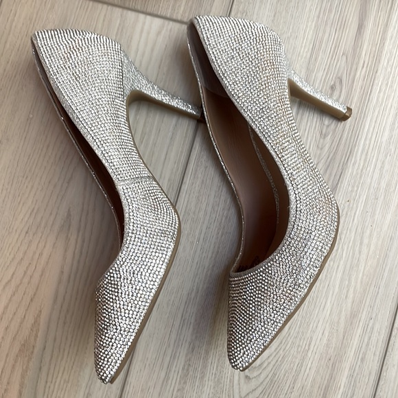 INC INTERNATIONAL CONCEPTS WOMEN'S SILVER RHINESTONE POINT TOE ZITAH PUMPS 6M - Picture 4 of 8